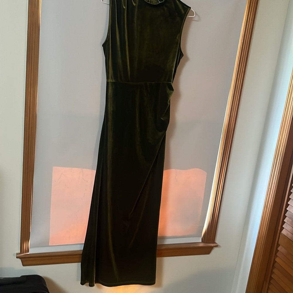 Elegant Green Velvet Dress Ladies size Large 12/14 but fits like 10/12